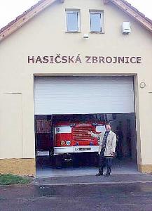 FOTO - V rekonstruované budově je garáž pro hasičský vůz, ještě chybí instalovat výstražné zařízení