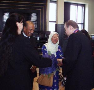 FOTO - Radní Igor Němec přivítal místopředsedu Senátu Malajsie Gapara bin Gurrohu a jeho manželku