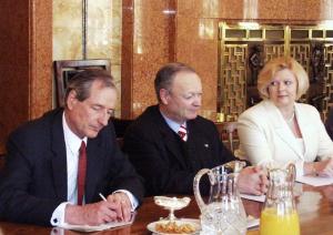 FOTO - Předseda Národní rady Rakouska Andreas Kohl (uprostřed)