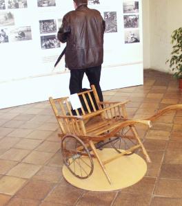 Na výstavě je i z historie &#34;vozíčků&#34; ten z nejstarších - z poloviny 19. století.