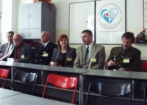 Na tiskové konferenci se setkali zástupci všech složek pražského záchranného bezpečnostního systému. Uprostřed je radní Hana Halová, druhý zleva je ředitel odboru krizové
