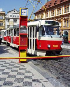 FOTO - Dnes v 15 hod. se vrátily tramvajové linky na trasu mezi Újezdem a Malostranskou