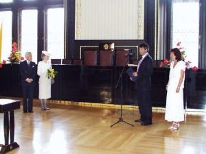 FOTO - Jejich Veličenstva císaře a císařovnu Japonska uvítal v Brožíkově síni Staroměstské radnice náměstek primátora Petr Švec