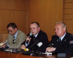 FOTO z TK - Primátor Igor Němec (uprostřed), ředitel PČR Správa hl. m. Prahy Radislav Charvát (vpravo) a radní Rudolf Blažek