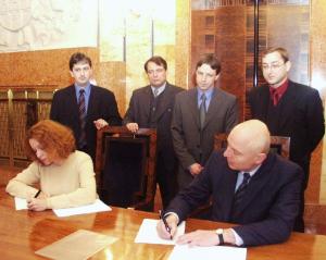 FOTO - Dohodu podepsali oba nejvyšší představitelé pražských organizací ODS a ČSSD