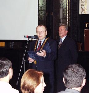 FOTO - Pražský primátor Igor Němec na předávání cen Czech Press Photo 2002: "Docela mě hřeje vědomí, že pražská radnice je od počátku při tom.."