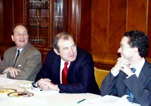FOTO - Ministr zahraničního obchodu Francie (uprostřed) a velvyslanec Francie v ČR (vlevo)