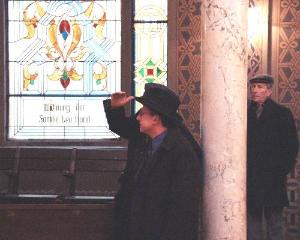 Jedna z vitráží na galerii Jubilejní synagogy