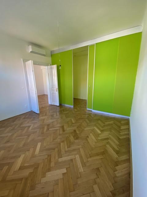 15_pokoj 3 se stěnou pro šatnu
