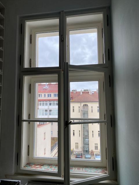 8_výhled z kuchyně do dvora