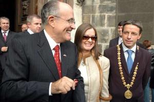 18.10.2005 - primátor hlavního města Prahy Pavel Bém přijal v Brožíkově síni Staroměstské radnice bývalého starostu New Yorku Rudolpha Giulianiho.