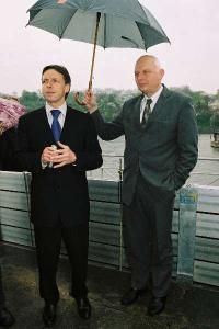 Pražský primátor MUDr. Pavel Bém a jeho náměstek Ing. Jan Bürgermeister slavnostně otevřeli další část protipovodňových opatření u Štefánikova mostu.