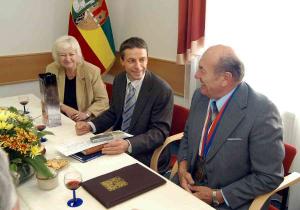 481174_19.10.2005 – před 960 lety  podepsal Břetislav I. listinu, jíž daroval některé vsi a polnosti, mezi nimi také Zličín, Břevnovskému klášteru. Tento výz...