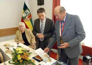 481180_19.10.2005 – před 960 lety  podepsal Břetislav I. listinu, jíž daroval některé vsi a polnosti, mezi nimi také Zličín, Břevnovskému klášteru. Tento výz...