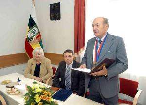 481186_19.10.2005 – před 960 lety  podepsal Břetislav I. listinu, jíž daroval některé vsi a polnosti, mezi nimi také Zličín, Břevnovskému klášteru. Tento výz...