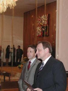 8. 4. 2005: předávání dekretů o udělení znaku a vlajky městům a obcím společně s místopředsedou PS PČR Janem Kasalem