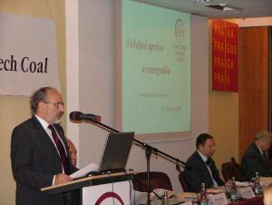 24. 11. 2005 - Náměstek primátora Jan Choděra zahájil konferenci na téma Veřejná energetika a správa