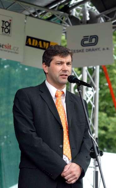 492660_25.5.2006 - radní hl.m. Jan Štrof dnes v parku na Vítkově slavnostně zahájil 8. ročník Bambiriády.