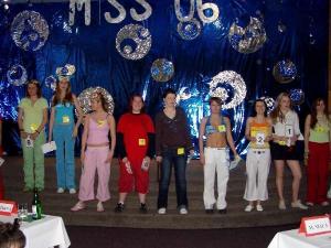 490768_12.4.2006 &#8211; radní hl.m. Jan Štrof se dnes dopoledne zúčastnil 3. ročníku volby  Miss 2006 v čakovické  &#34;Střední odborné škole a Středním odborném učilišti&#34;.