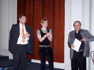 492572_23.5.2006 – radní hl. m. Prahy Jan Štrof dnes předával ceny vítězům středoškolské soutěže Hezky česky. V Městské knihovně v Praze 1 se toto celopražské klání pořádalo pod