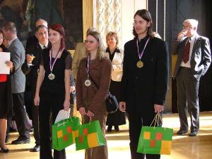24. 3. 2006 - Vítězové celostátního finále soutěže ENERSOL 2006 - „Jak studenti hodnotí využívání obnovitelných zdrojů energie ve svém okolí“.