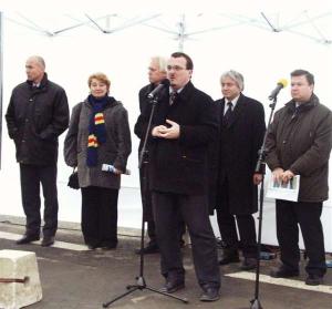 14.12.2005 - Radní Radovan Šteiner poděkoval všem zúčastněným na stavbě mimoúrovňového křížení Strakonické výpadovky