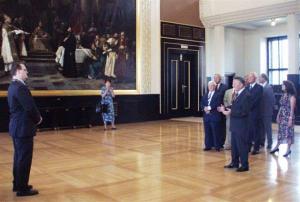 7.9.2005-Radní Radovan Šteiner přijal účastníky sympozia v Brožíkově sále Staroměstské radnice