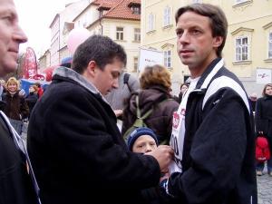 Pražský primátor MUDr. Pavel Bém se svým náměstkem JUDr. Petrem Hulinským, do jehož komptence spadá oblast sportu.