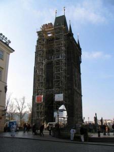 501197_7. 11. 2006 - Dnes začala rozhodující fáze výměny soch na Mostecké věži Karlova mostu. Při této příležitosti zde proběhlo „Setkání s odborníky“, kterého se zúčastnil i  n