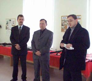 Mgr. Rudolf Blažek s ředitelem MP Vladimírem Kotroušem (uprostřed) na tiskové konferenci v útulku v Troji