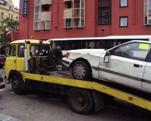 18.8.2006-Odtah vraku automobilu z Karlína