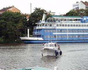 14.8.2006-Novináři měli možnost svézt se na člunu Poříčíní jednotky MP HMP