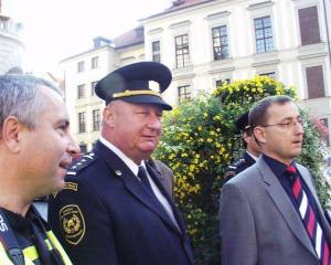 10.10.2006-Cvičení sledoval náměstek primátora Rudolf Blažek společně s ředitelem pražských hasičů Daliborem Gosmanem