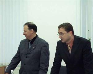 22.12.2005 - Náměstek Blažek a ředitel strážníků Kotrouš poděkovali zaměstnancům útulku