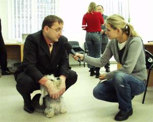 22.12.2005 - Náměstek Blažek a jeho fenka HETTY v rozhvoru s novináři v útulku pro opuštěná zvířata
