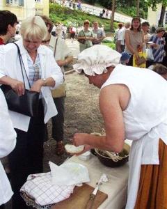 14.6.2005-Chlebu se sádlem a cibulí odolal málokdo