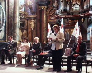 27.5.2006-Slavnostní předání Zlatých křížů dárcům krve v Zrcadlové kapli pražského Klementina