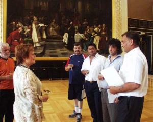 4.7.2006 - Úspěšní absolventi rekvalifikačního svářečského kurzu převzali osvědčení na Staroměstské radnici