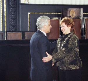 26.5.2006 - Vedoucí portugalské delegace poděkoval radní Haně Halové za přijetí na Staroměstské radnici