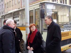 Radní Hana Halováse seznámila s provozem autobusu MOBIX