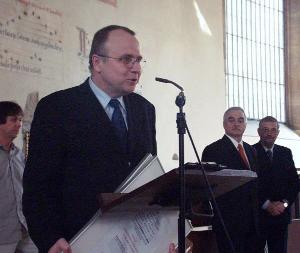 8.4.2004 - Z předání Ceny za managerský počin roku. Na snímku radní hl. m. Prahy RNDr.Igor Němec.