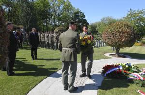 2011-05-07 - Pietní akt na Olšanech uctil památku padlých v boji proti nacismu