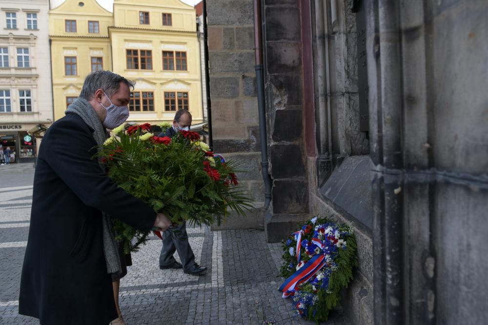 Pietni_akt_na_Staromestske_radnici_07