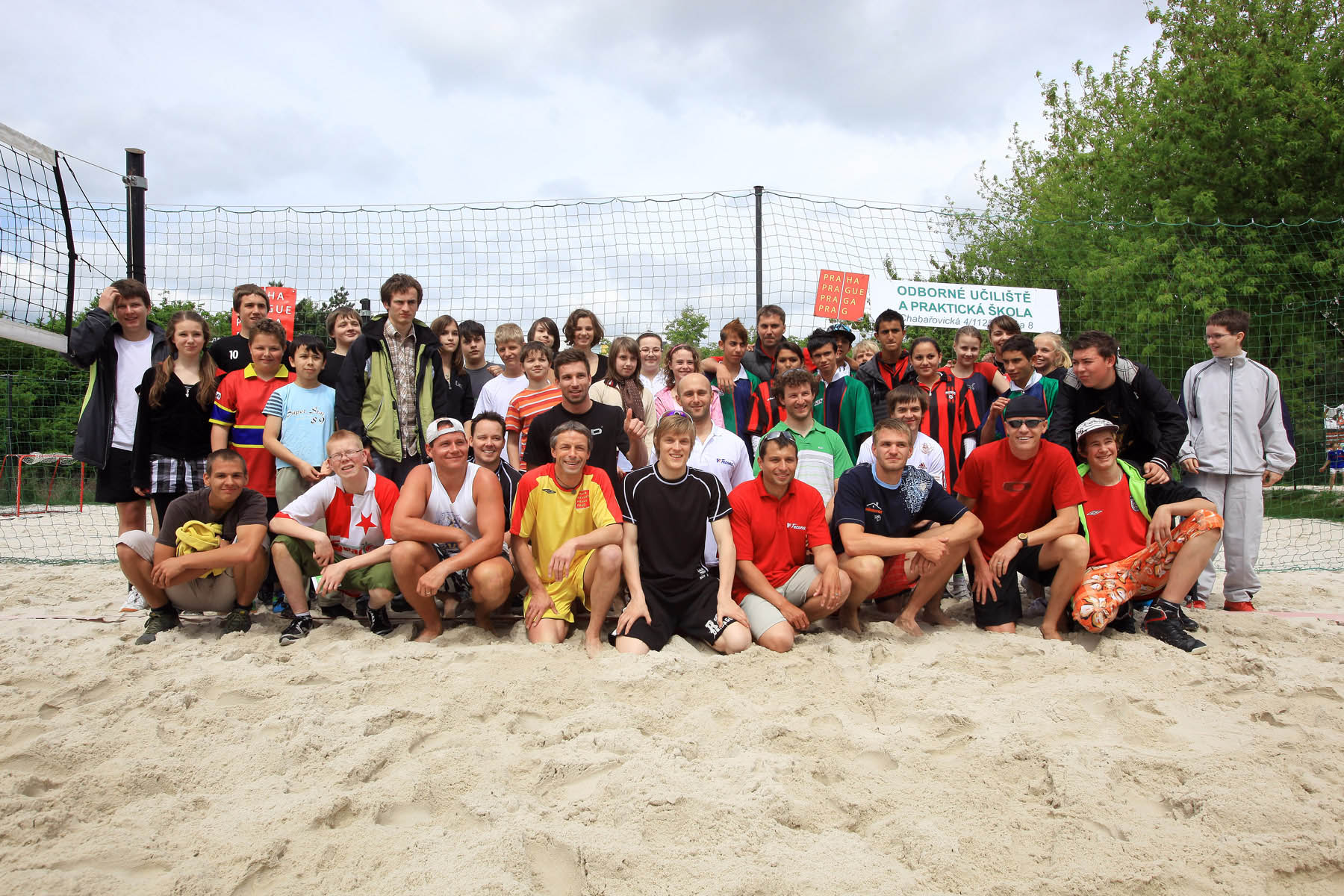 Olympionici se utkali v beachvolejbalovém turnaji s dětmi z pražských škol a dětských domovů