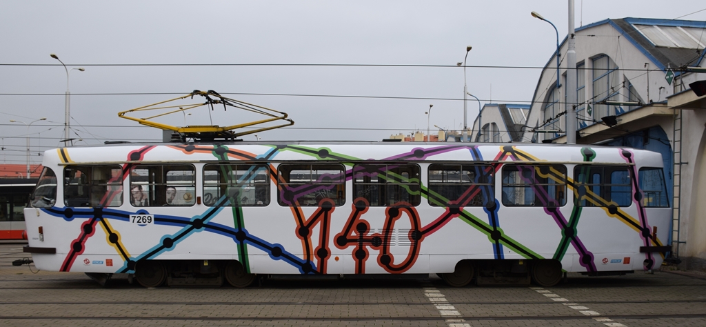 Do pražských ulic vyjede tramvaj s motivem 140 let MHD od vítězných gymnazistů