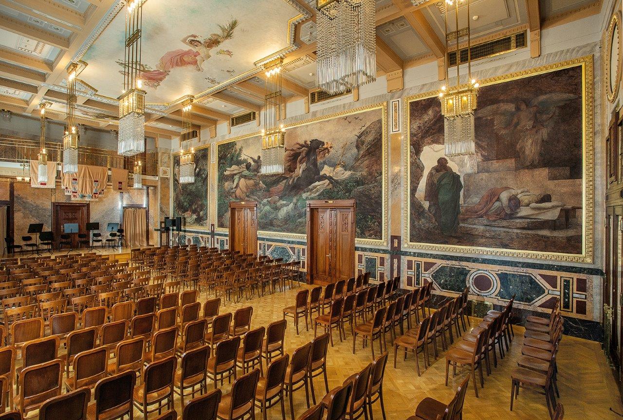 Grégrův sál Obecního domu, kde v roce 1918 zasedali čeští poslanci