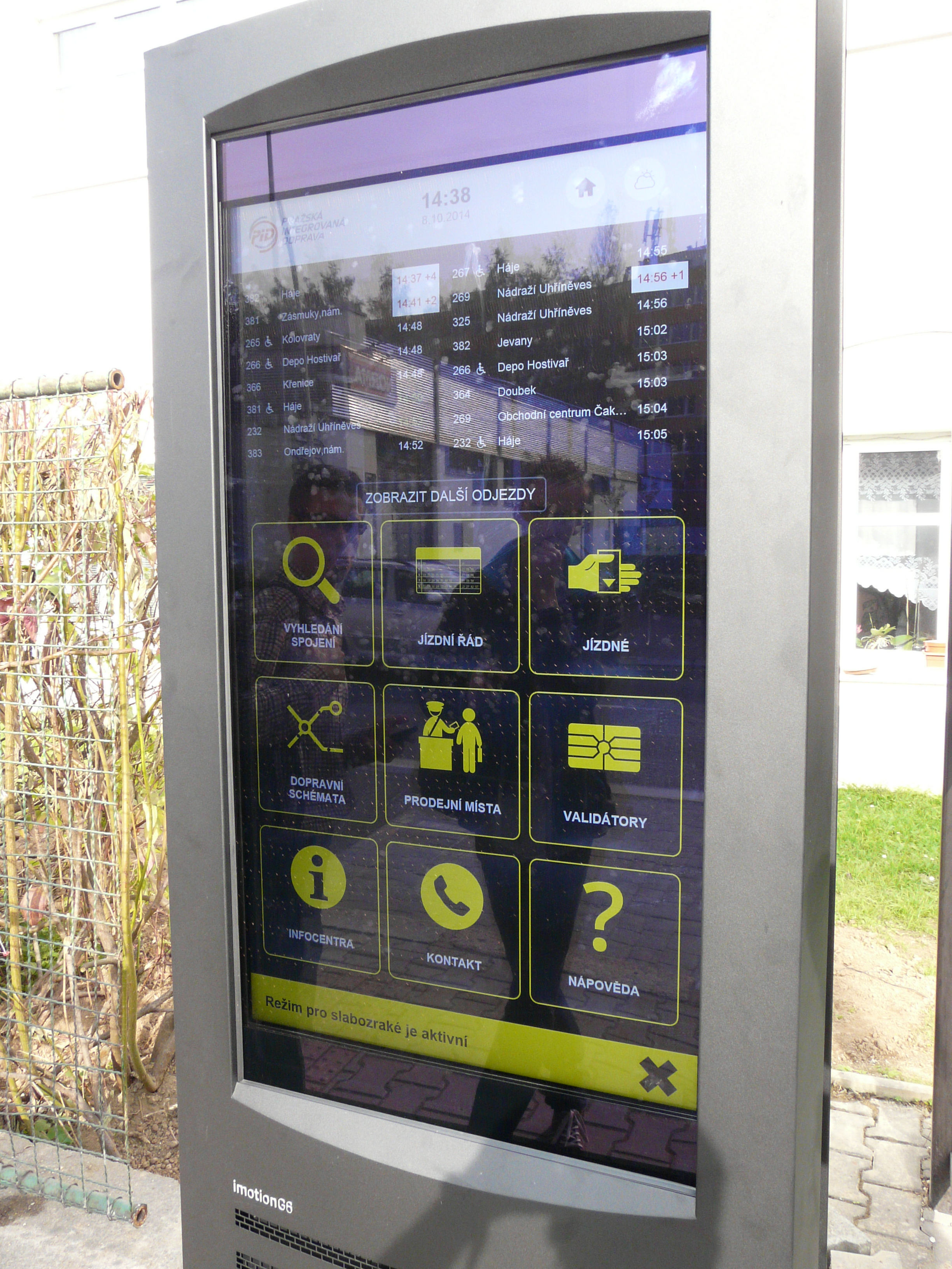 Interaktivní kiosky pomáhají cestujícím v Uhříněvsi