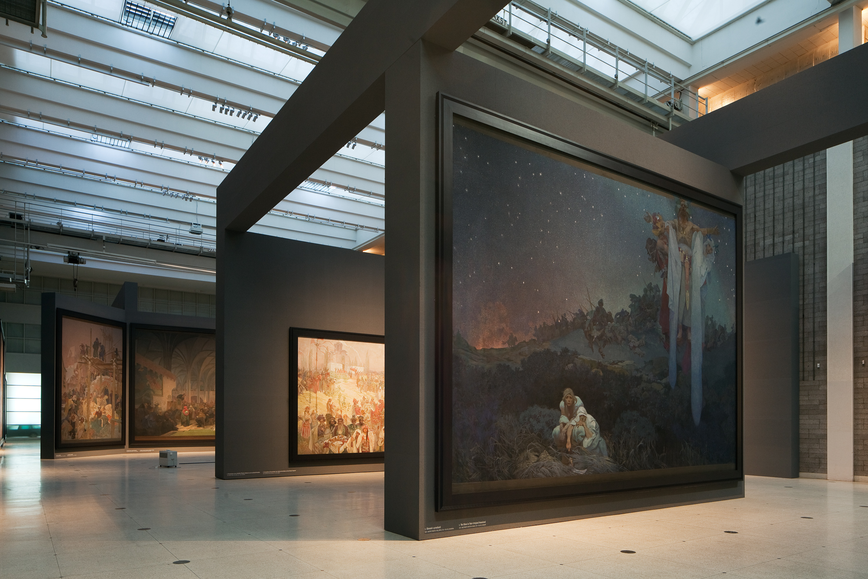 Pohled do expozice Alfons Mucha - Slovanská epopej, Veletržní palác