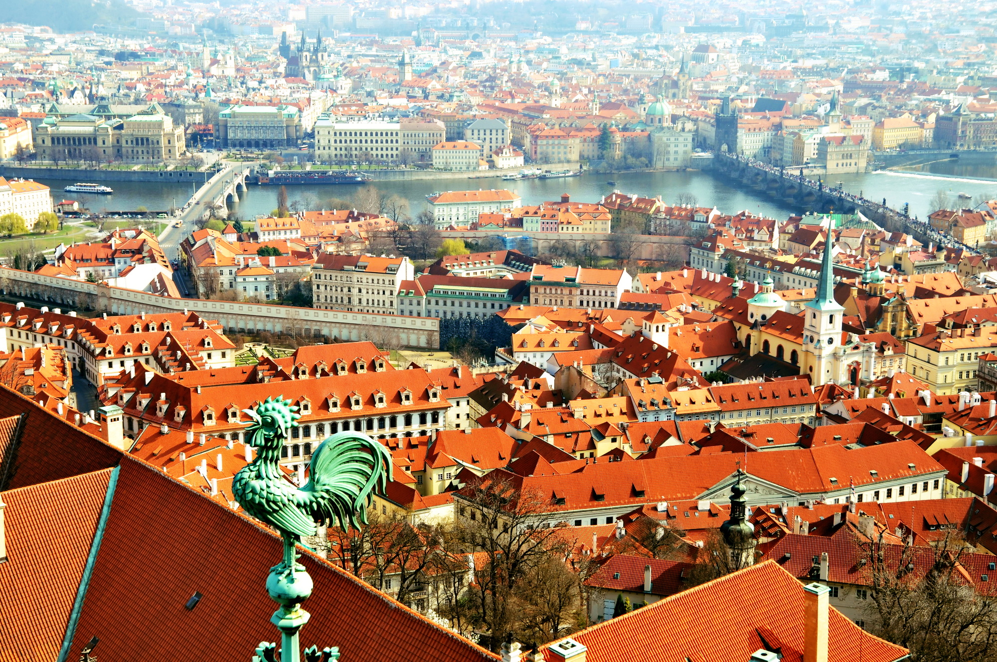 Praha: pohled z chrámu sv. Víta