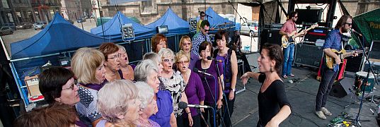 V rámci Kampaně proti diskriminaci stáří vystupují i rockové babičky